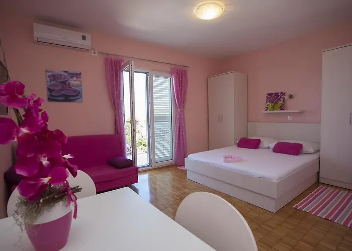 Neda Pensjonat Makarska