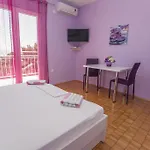 Neda Pensión 3*