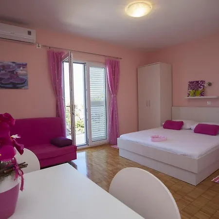 Neda Casa de hóspedes Makarska