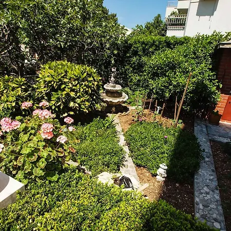 Neda Casa de hóspedes Makarska